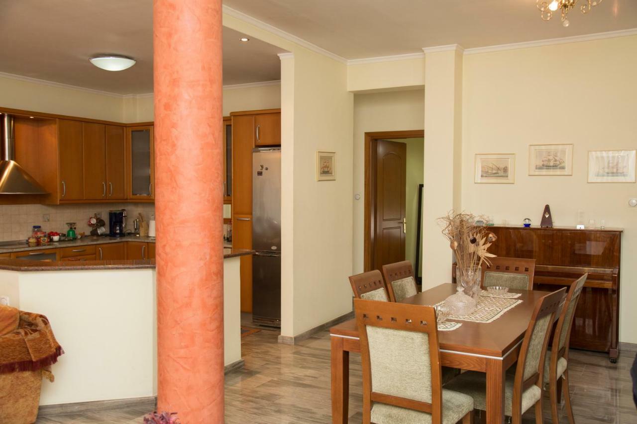 Veta'S Spacious Central Apartment Сере Экстерьер фото